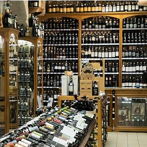 Imagem do produto Delicie-se com uma vasta seleção de vinhos e espirituosos 1